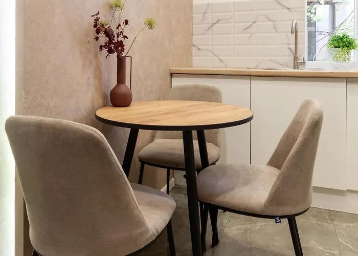 Royal Art-apartment On Skoryka 26 شقة