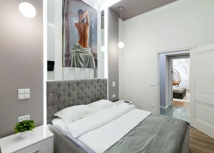 Royal Art-apartment On Skoryka 26 شقة *