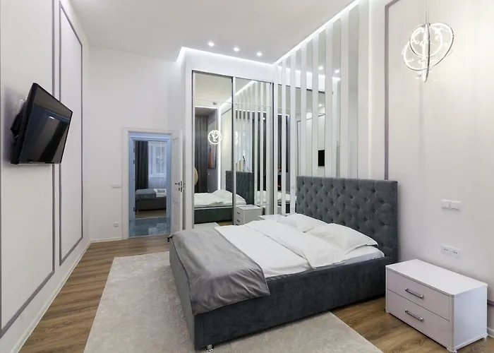 Royal Art-apartment On Skoryka 26 * إلفيف